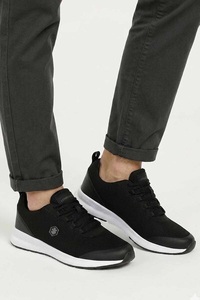 lumberjack حذاء رياضي رجالي أسود - حذاء مريح للمشي اليومي