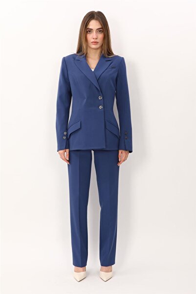 ÖNDER ÖZSOY سترة رجالية عصرية بياقة مزدوجة الصدر وبنطلون بجيوب واسعة - أزرق نيلي