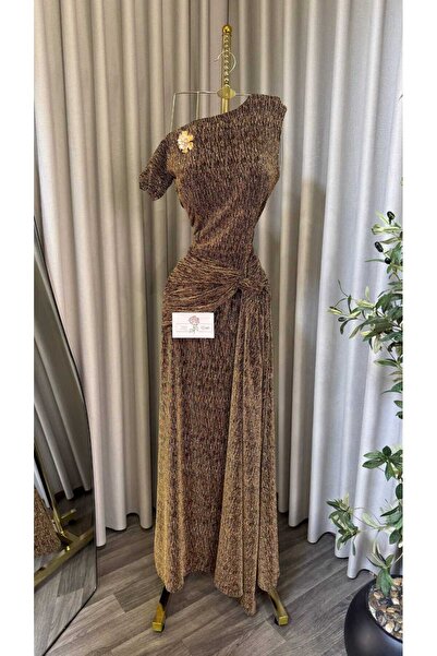GORI FASHION Elegant long dress with a shimmer