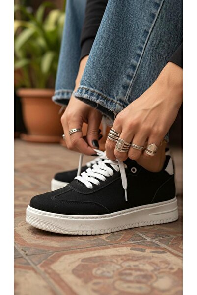 NOVELLAM SHOES حذاء رياضي نسائي من Mmooonnaaa مصنوع من الجلد السويدي الأسود ب...