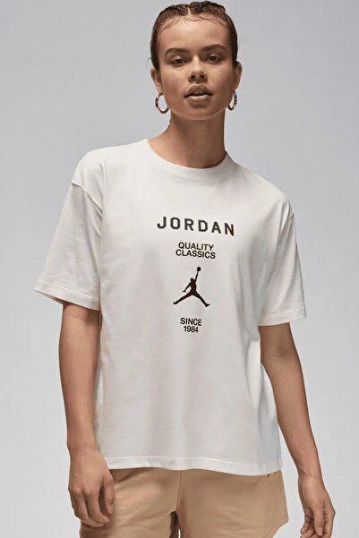 Nike Jordan Girlfriend Loose Fit Womens Tee Bol Cut Women's Casual T-Shirt Cream
