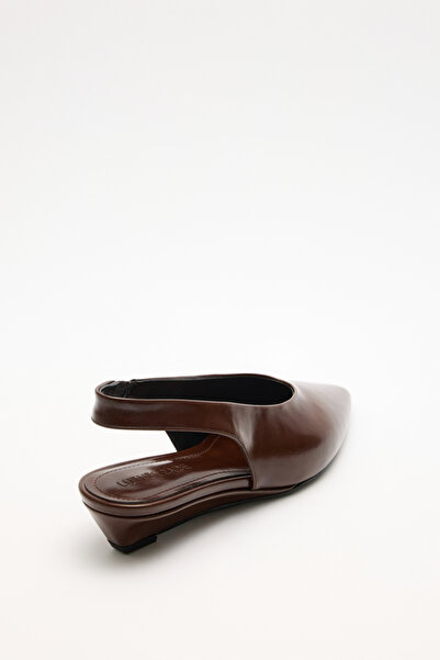 LUTVELIZADE Heeled Shoes 2612 - Pointed Toe Low-Cut Wedge Heel Bitter Brown W...