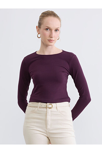 LC Waikiki Nevavm Women's T-Shirt with Oval Collar and Difference