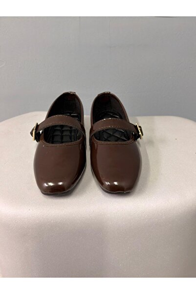 Beyond Women's Brown Buckle Patent Leather Ballerinas Byndshr04