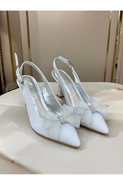 Gold Step ✨ Fiyonklu Taş Detaylı Kadın Topuklu Ayakkabı – Zarif ve Özel Tasarım