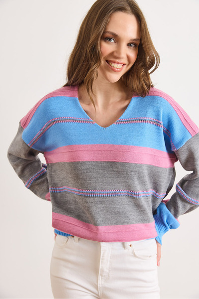 Olalook Women's Baby Blue V-Neck Color Blocked Knitwear Sweater Kzk-19001024