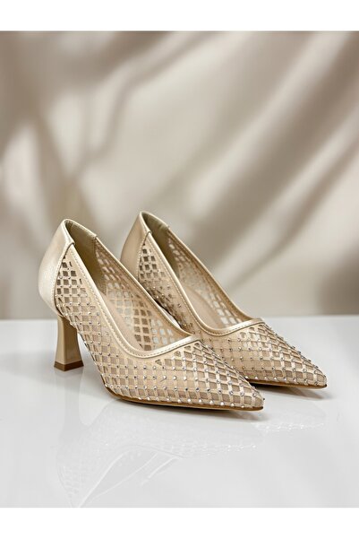 Gold Step ✨   حذاء نسائي بكعب عالٍ بتفاصيل من الشبك - تصميم أنيق ولامع