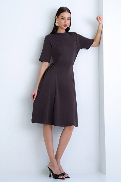 VAGGON Crew Neck Buckle Dress
