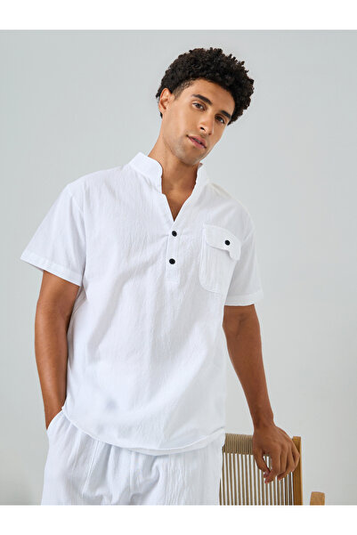 Take Two By Styli قميص رجالي أبيض بأكمام قصيرة وياقة صينية