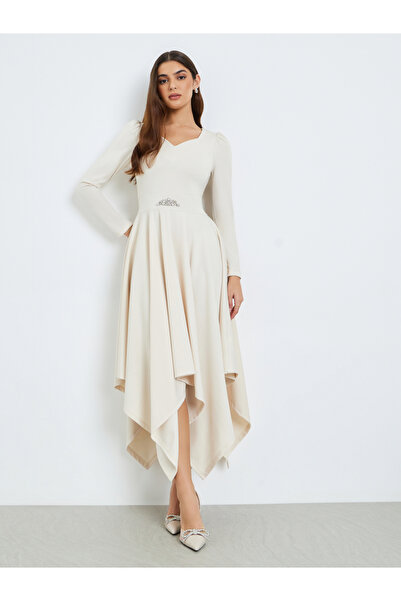 Styli فستان ماكسي نسائي بلون كريمي بحافة غير متساوية