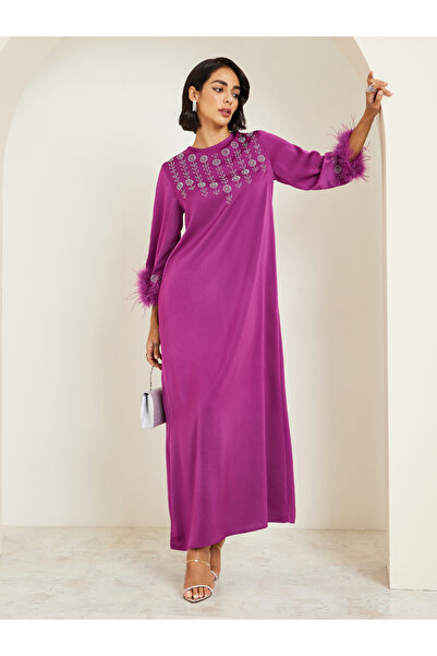 Amirah By Styli جلابيات نسائية مزينة بحواف من الريش الصناعي