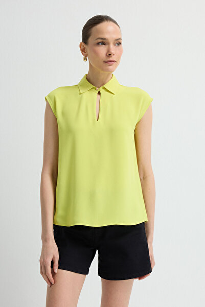 adL Yakalı Kolsuz Bluz