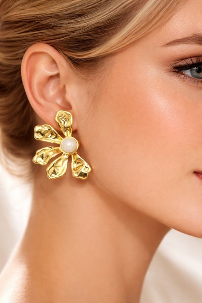 Jack Ferrero أقراط ذهبية على شكل نصف زهرة