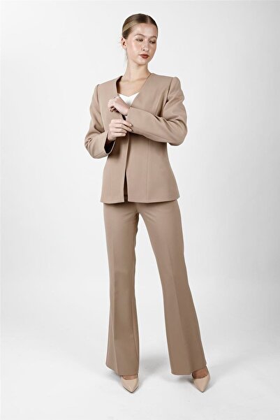 ÖNDER ÖZSOY V-Neck Single Button Classic Jacket & Pocketed Spanish Flare Pant...