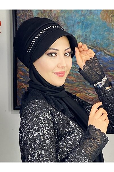 BUTİKAMBAR 3 SIRA BEYAZ KARE TAŞ DETAYLI BAHARLIK ŞAPKA