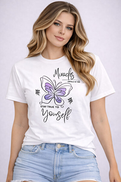 herkesemoda تي شيرت أساسي بطباعة "Stay True Yourself" وتفاصيل مفصلة