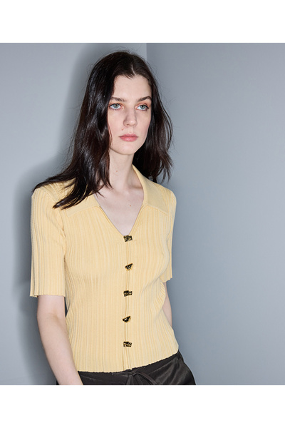 İpekyol Amorf metal düğmeli triko