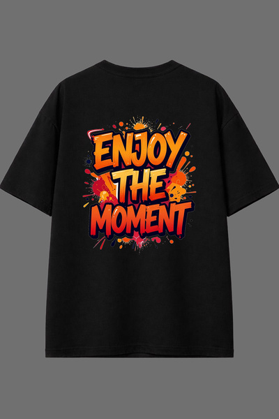 VSRN استمتع باللحظة مع تي شيرت أسود كبير الحجم بتصميم مطبوع من الخلف