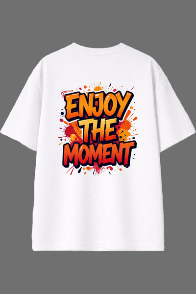 VSRN استمتع باللحظة مع تي شيرت أبيض كبير الحجم بتصميم مطبوع من الخلف