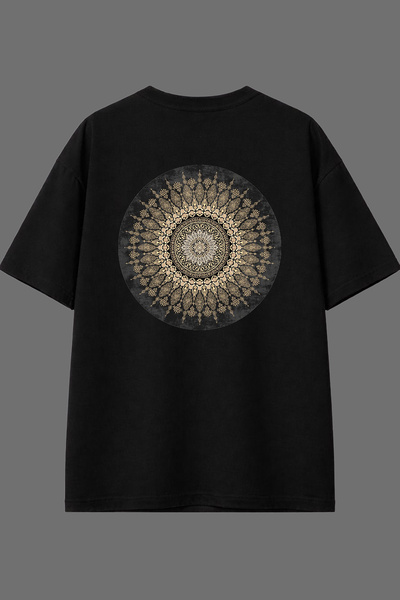 VSRN تي شيرت أسود كبير الحجم بتصميم سجادة مستديرة مطبوعة من الخلف