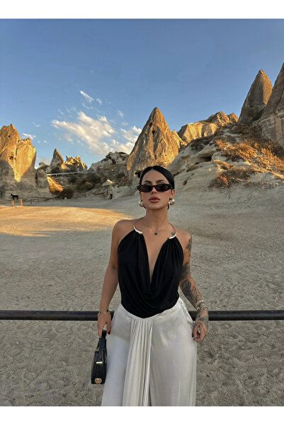 kırmızı butiks Μαύρη μπλούζα Nova με αξεσουάρ