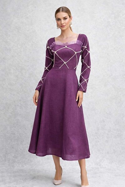 hawaa closet An elegant dress in a sophisticated purple color that combines s...