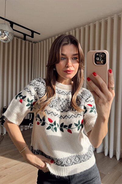 Sue Store Cream Leaf Embroidered Sweater