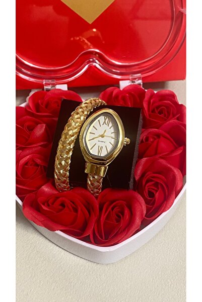 Yegane Sevgililere Özel Kalpli Güllü Kutulu Saat Hediye Seti