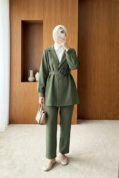 MODAQU Jachetă cu aplicații trandafiri, cu două rânduri de nasturi, pantaloni...