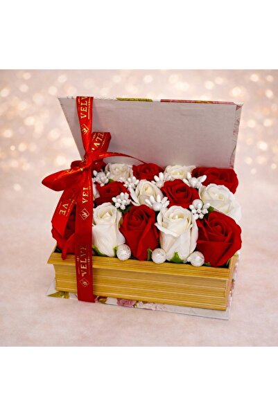 velve Aranjament floral cu 15 trandafiri din săpun, în cutie tip carte, Rosu-Alb