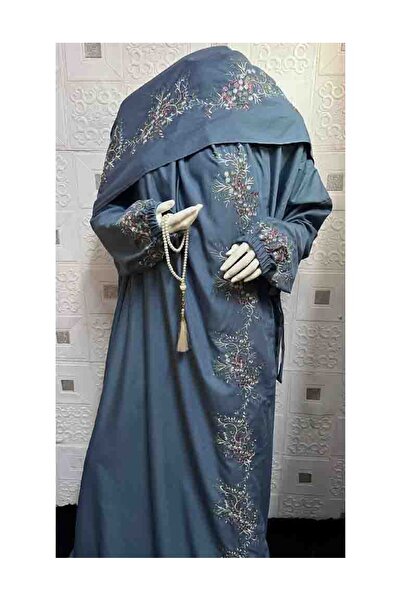 Gerenic A prayer sheet embroidered in dark blue.