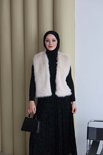 Ranasubaşı Plain Pattern Short Fur Vest-Cream