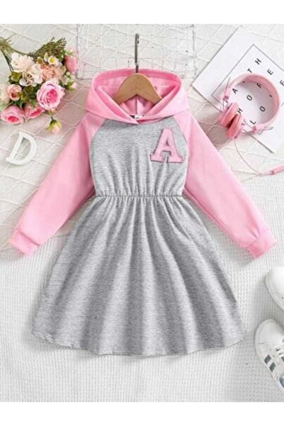 VESTIR BIEN O rochie gri imprimată pentru copii, cu mâneci și glugă roz