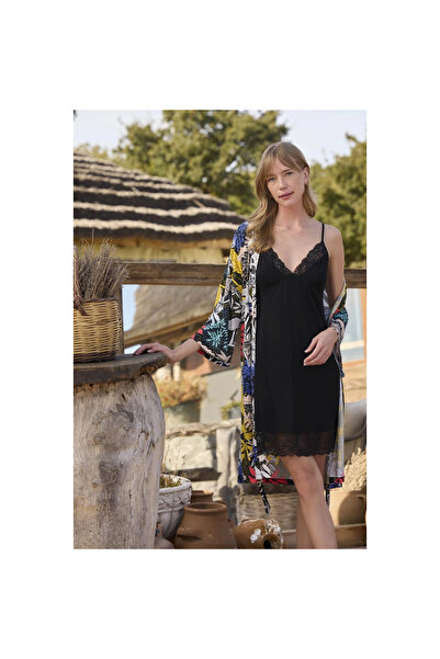 Narnuga Leaf Patterned Lace and Low-Cut Dressing Gown Set