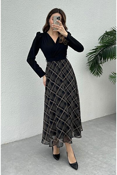 Dilek Vardar Rochie neagră din crep, în carouri, cu guler dublu și fustă