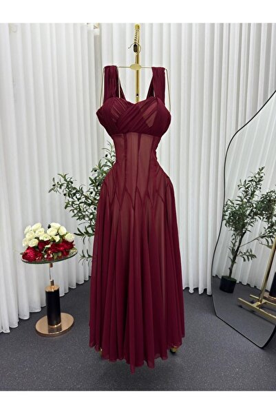 Viola2026 Elegant evening dress in a burgundy color