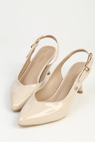 Pierre Cardin حذاء نسائي بكعب من الجلد اللامع باللون البيج PC-55785