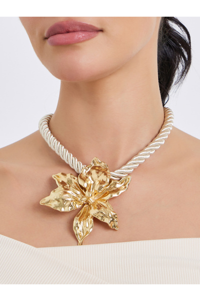 Styli Golden Flower Statement Necklace