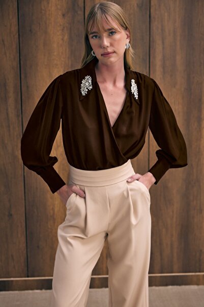 Sateen Accessory Detailed Bodysuit Blouse - Brown