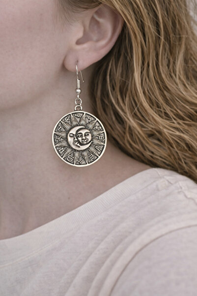 HER ŞEY NOTA www.herseynota.com Round Metal Earrings with Sun and Moon Face F...