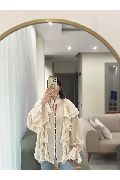 Butik Dantel Detaylı Fırfırlı Bağcıklı Tasarım Gömlek – Ekru