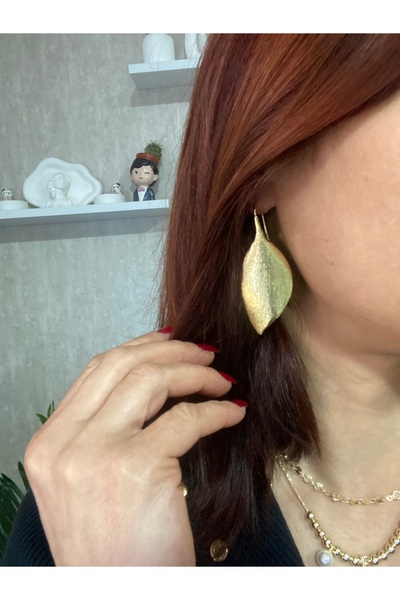 Byoz store Vip Seri Gold Renk Dokulu Yaprak Küpe - Işıltılı ve Modern Tasarım