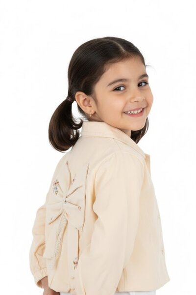 NK 31624 Дитяча куртка для дівчинки з бантиком на спині, кремового кольору