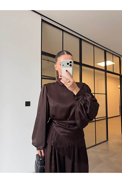 BB Bensu Buyruk BLUZĂ DIN SATIN CU ȘNUR, PANTALONI LĂRGI CU CORDOANĂ, SET MARO