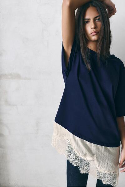 Pull & Bear Contrast T-shirt with lace hem