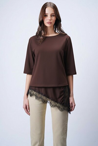 Trend Alaçatı Stili Γυναικείο καφέ μπλουζάκι με ασύμμετρη κοπή και λεπτομέρει...
