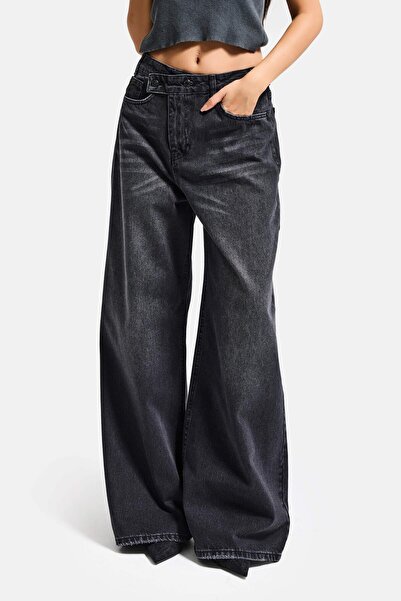 it's basic Women's Smoked 2S6-1 Mega Baggy Fit Belt Detailed Mid-Waist Denim ...