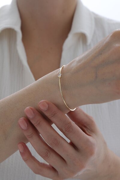 YAVUZ KUYUMCULUK 14 Ayar Altın Yarı Taşlı Kalp Kelepçe