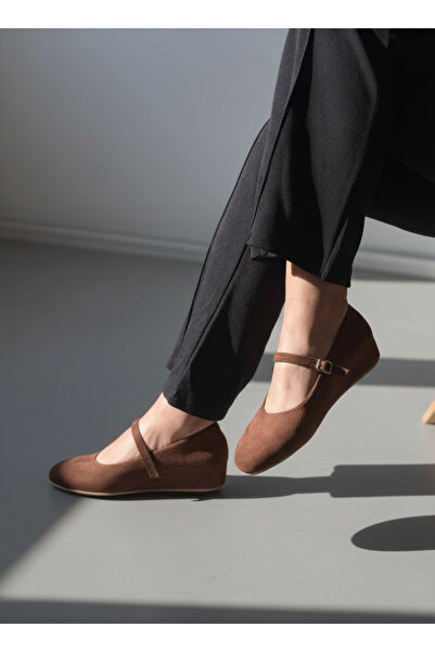 SHOEBOURNE Balerini maro din piele intoarsa cu toc pană și detaliu tip cască