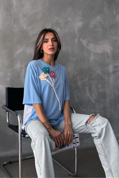 TOPSHOW T-shirt with rose details and a unique back opening - Made in Turkey